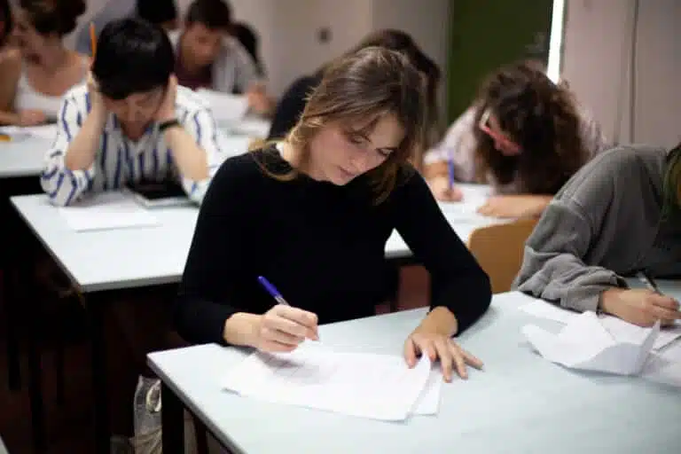 Academia de inglés en Murcia clase exam practice